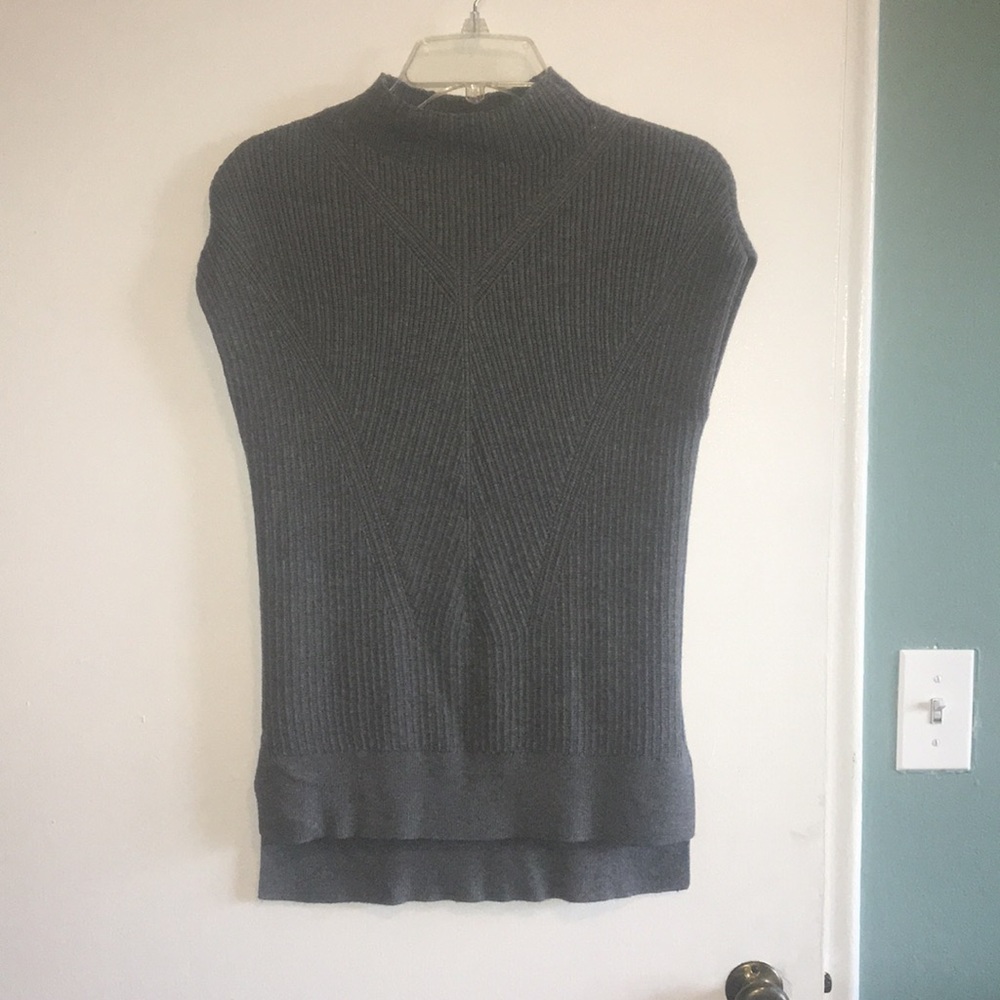 Banana Republic gray sleeveless turtleneck sweater